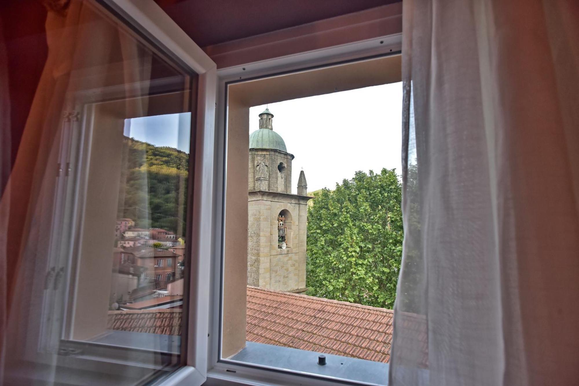 Casa Vacanze Tra I Monti E San Martino Biassa Exterior photo